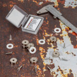 Magnes neodymowy pierścieniowy w obudowie stalowej z otworem pod wkręt 20×7 mm